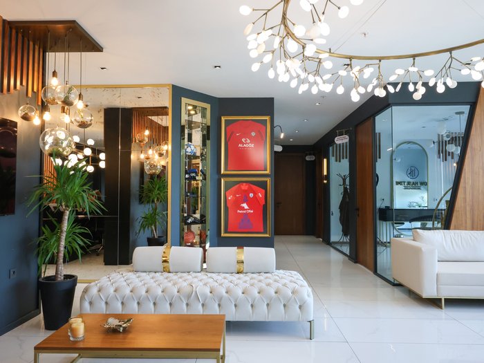 Patient lounge at Now Hair Time, Istanbul